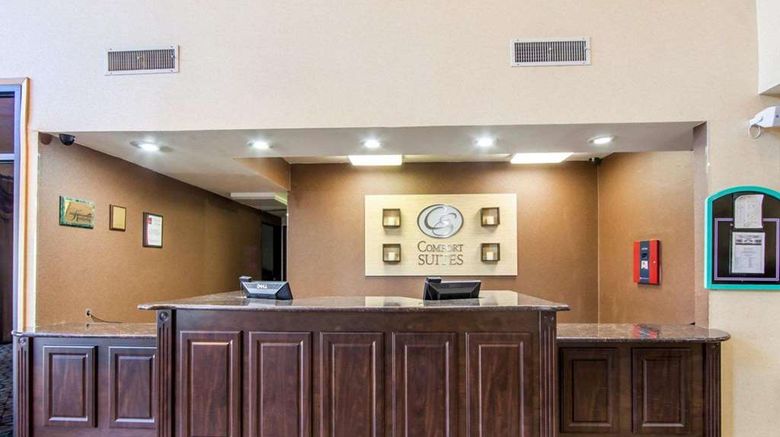 <b>Comfort Suites London Lobby</b>. Images powered by <a href="https://iceportal.shijigroup.com/" title="IcePortal" target="_blank">IcePortal</a>.
