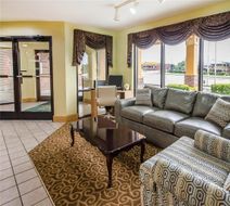 Quality Inn Franklin Lobby