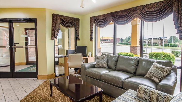 Quality Inn Franklin Lobby