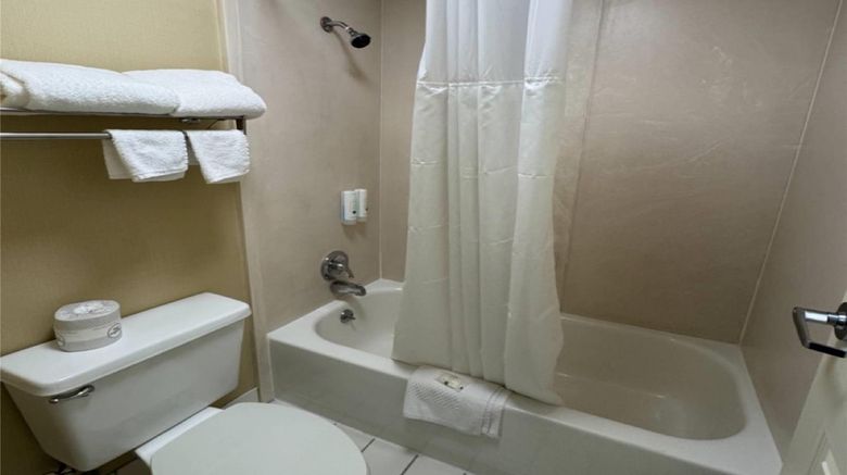 <b>Quality Inn Franklin Room</b>. Images powered by <a href="https://iceportal.shijigroup.com/" title="IcePortal" target="_blank">IcePortal</a>.