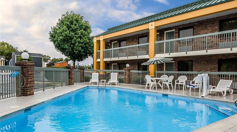 <b>Quality Inn Franklin Pool</b>. Images powered by <a href="https://iceportal.shijigroup.com/" title="IcePortal" target="_blank">IcePortal</a>.