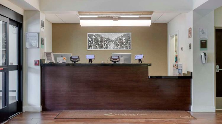 Sleep Inn and Suites Cave City Lobby
