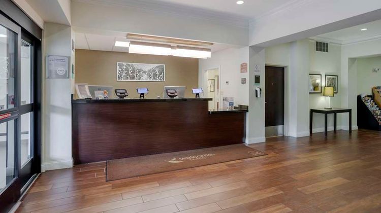 Sleep Inn and Suites Cave City Lobby