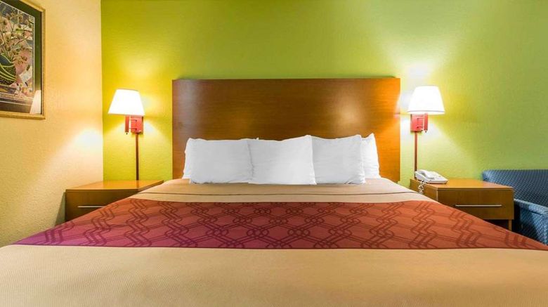 <b>Econo Lodge Franklin Room</b>. Images powered by <a href="https://iceportal.shijigroup.com/" title="IcePortal" target="_blank">IcePortal</a>.