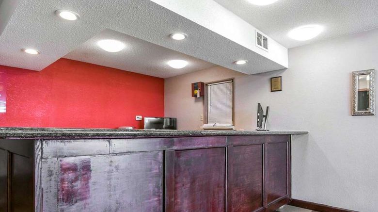 <b>Econo Lodge Franklin Lobby</b>. Images powered by <a href="https://iceportal.shijigroup.com/" title="IcePortal" target="_blank">IcePortal</a>.
