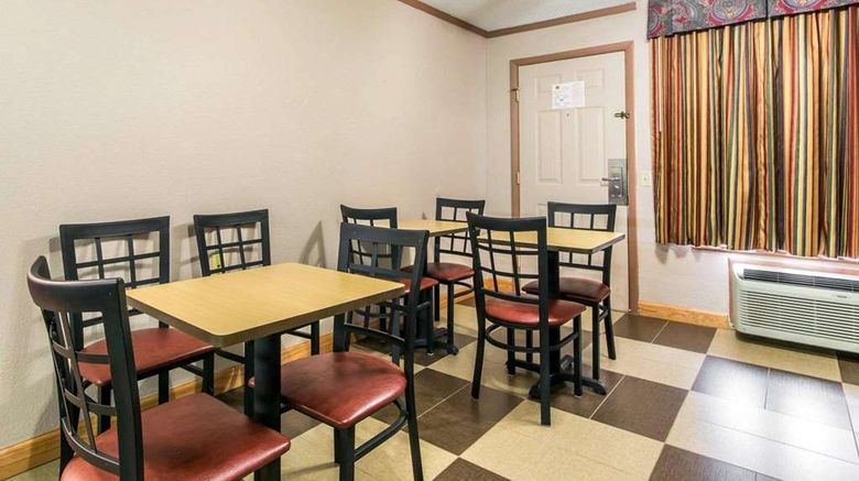 <b>Econo Lodge Franklin Restaurant</b>. Images powered by <a href="https://iceportal.shijigroup.com/" title="IcePortal" target="_blank">IcePortal</a>.