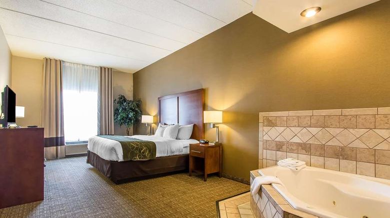 <b>Comfort Suites Richmond Suite</b>. Images powered by <a href="https://iceportal.shijigroup.com/" title="IcePortal" target="_blank">IcePortal</a>.