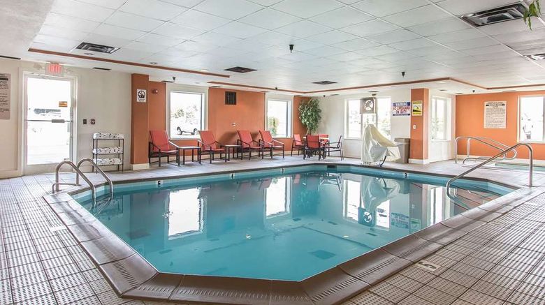 <b>Comfort Suites Richmond Pool</b>. Images powered by <a href="https://iceportal.shijigroup.com/" title="IcePortal" target="_blank">IcePortal</a>.