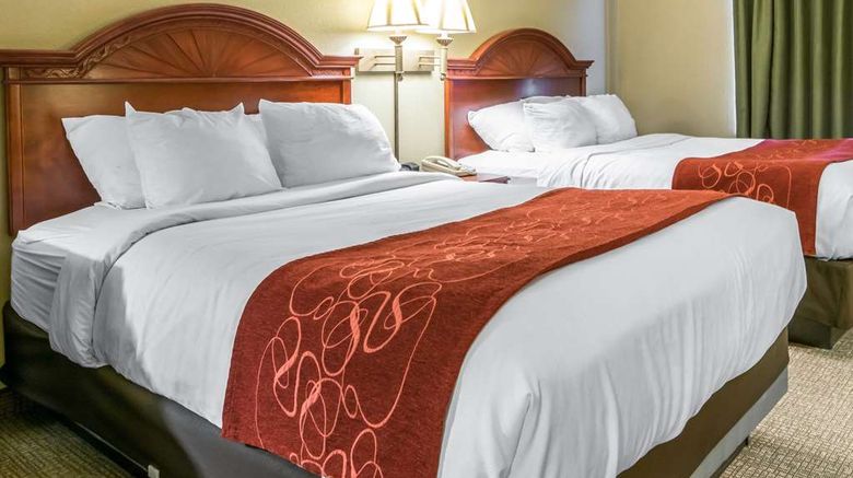 <b>Comfort Suites Owensboro South Suite</b>. Images powered by <a href="https://iceportal.shijigroup.com/" title="IcePortal" target="_blank">IcePortal</a>.