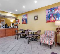 Econo Lodge Lobby