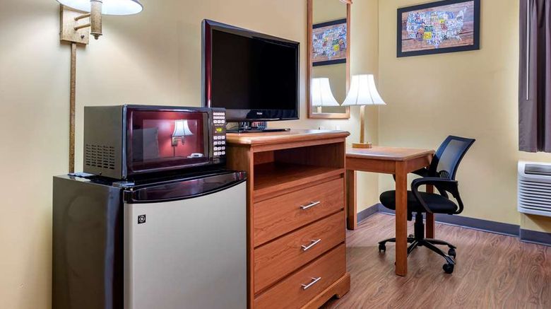 <b>Econo Lodge Room</b>. Images powered by <a href="https://iceportal.shijigroup.com/" title="IcePortal" target="_blank">IcePortal</a>.