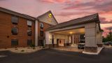 <b>Comfort Suites Exterior</b>. Images powered by <a href="https://iceportal.shijigroup.com/" title="IcePortal" target="_blank">IcePortal</a>.