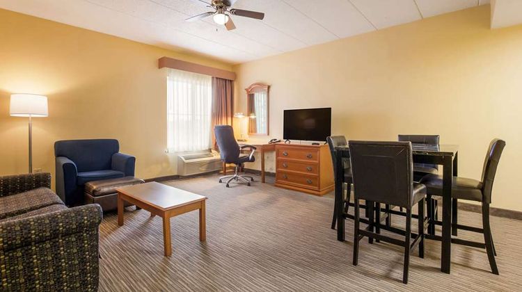 Quality Inn & Suites Suite