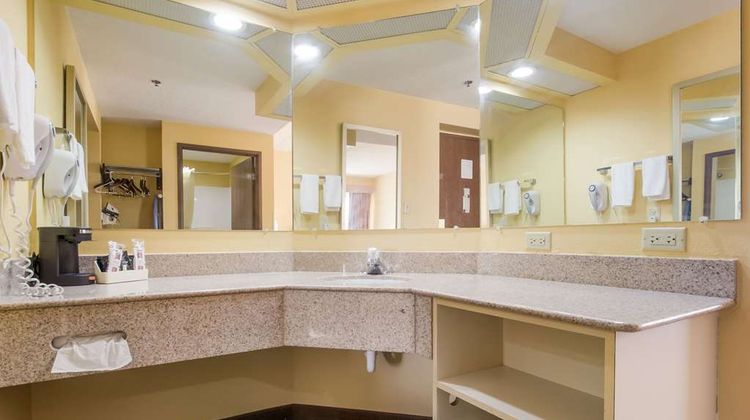 Quality Inn & Suites Room