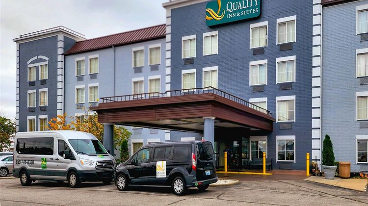 Quality Inn & Suites Exterior