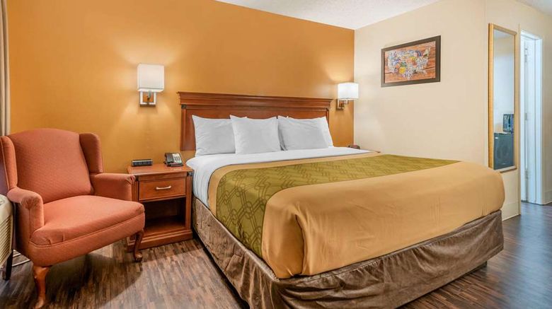 <b>Econo Lodge Louisville Downtown Room</b>. Images powered by <a href="https://iceportal.shijigroup.com/" title="IcePortal" target="_blank">IcePortal</a>.