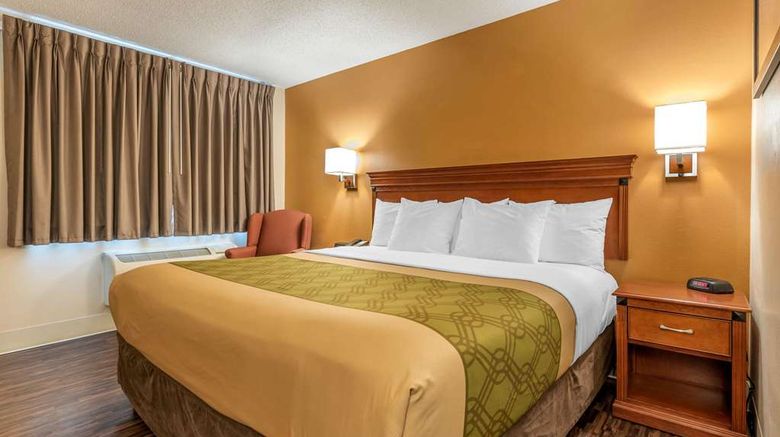 <b>Econo Lodge Louisville Downtown Room</b>. Images powered by <a href="https://iceportal.shijigroup.com/" title="IcePortal" target="_blank">IcePortal</a>.