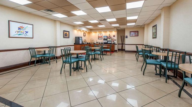 <b>Econo Lodge Louisville Downtown Restaurant</b>. Images powered by <a href="https://iceportal.shijigroup.com/" title="IcePortal" target="_blank">IcePortal</a>.