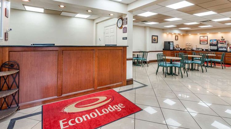 Econo Lodge Louisville Downtown Lobby