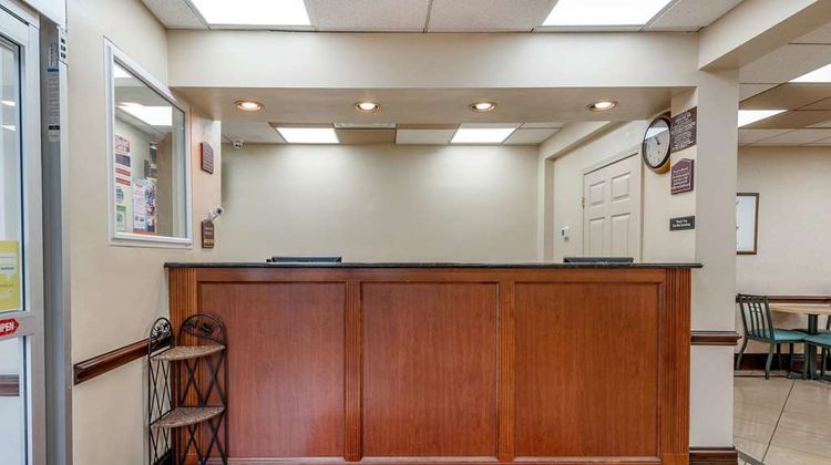 Econo Lodge Louisville Downtown Lobby