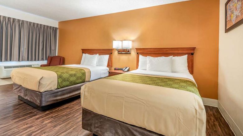 <b>Econo Lodge Louisville Downtown Room</b>. Images powered by <a href="https://iceportal.shijigroup.com/" title="IcePortal" target="_blank">IcePortal</a>.
