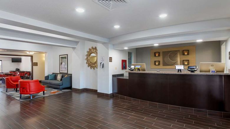 <b>Comfort Inn and Suites Cave City Lobby</b>. Images powered by <a href="https://iceportal.shijigroup.com/" title="IcePortal" target="_blank">IcePortal</a>.