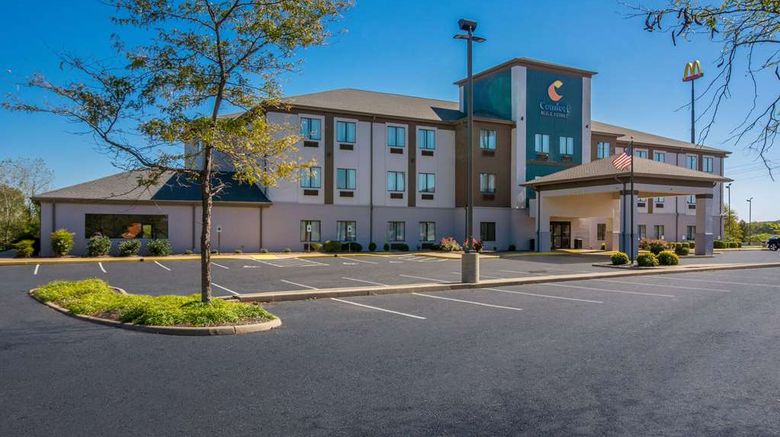 <b>Comfort Inn and Suites Cave City Exterior</b>. Images powered by <a href="https://iceportal.shijigroup.com/" title="IcePortal" target="_blank">IcePortal</a>.