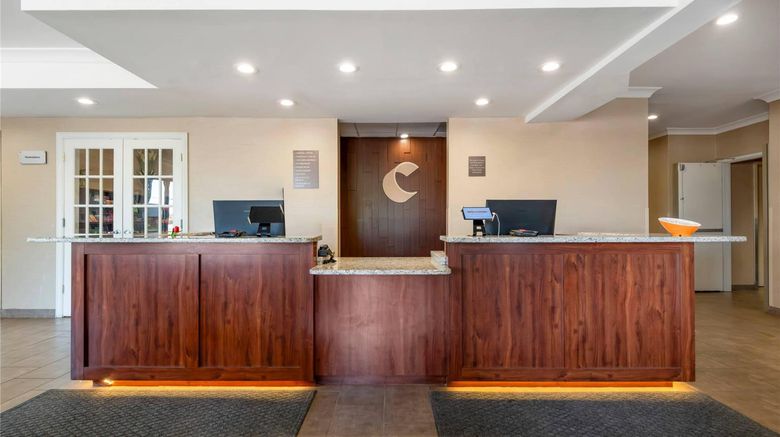 <b>Comfort Suites Elizabethtown Lobby</b>. Images powered by <a href="https://iceportal.shijigroup.com/" title="IcePortal" target="_blank">IcePortal</a>.