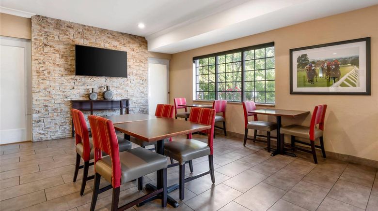 <b>Comfort Suites Elizabethtown Restaurant</b>. Images powered by <a href="https://iceportal.shijigroup.com/" title="IcePortal" target="_blank">IcePortal</a>.