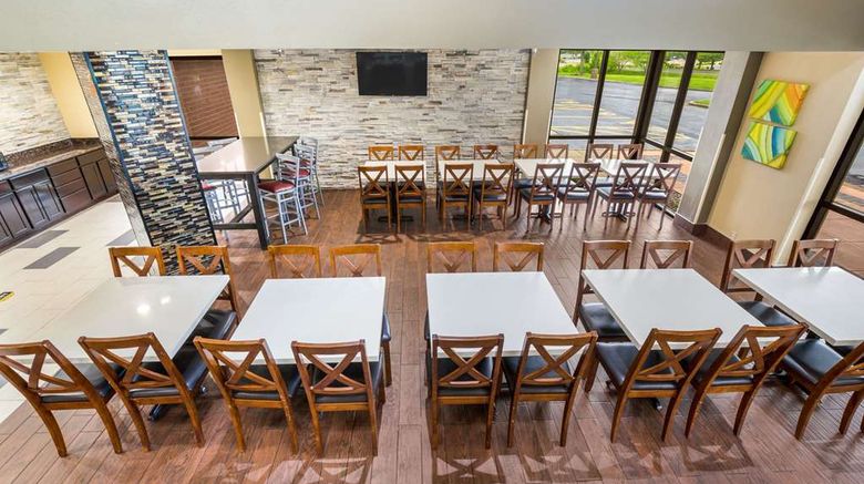 <b>Quality Inn & Suites Restaurant</b>. Images powered by <a href="https://iceportal.shijigroup.com/" title="IcePortal" target="_blank">IcePortal</a>.