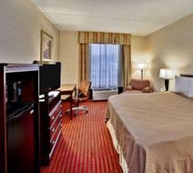 Quality Inn and Suites Somerset Downtown Room