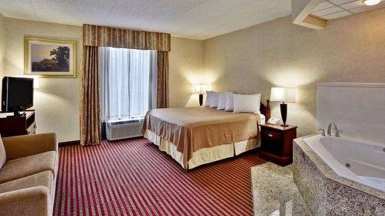 <b>Quality Inn and Suites Somerset Downtown Suite</b>. Images powered by <a href="https://iceportal.shijigroup.com/" title="IcePortal" target="_blank">IcePortal</a>.
