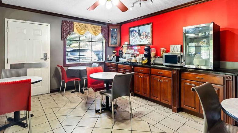 <b>Econo Lodge Russellville Restaurant</b>. Images powered by <a href="https://iceportal.shijigroup.com/" title="IcePortal" target="_blank">IcePortal</a>.