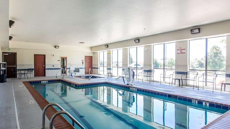 <b>Comfort Inn & Suites Pool</b>. Images powered by <a href="https://iceportal.shijigroup.com/" title="IcePortal" target="_blank">IcePortal</a>.