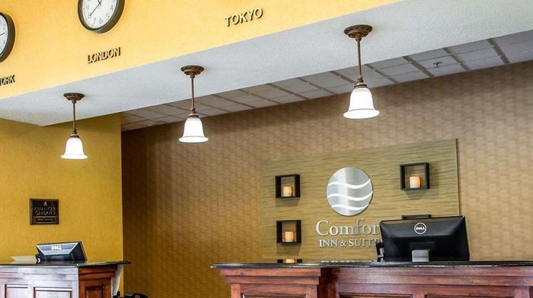 Comfort Inn & Suites Lobby