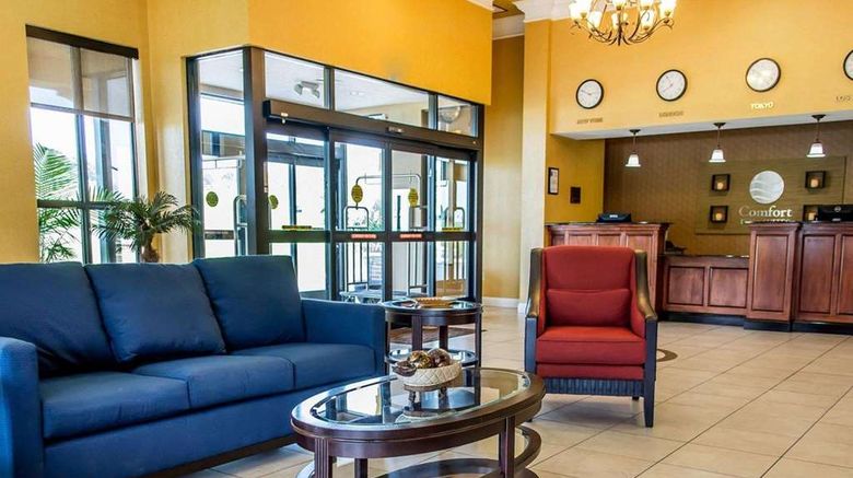 <b>Comfort Inn & Suites Lobby</b>. Images powered by <a href="https://iceportal.shijigroup.com/" title="IcePortal" target="_blank">IcePortal</a>.