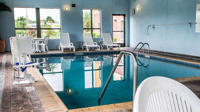 <b>Comfort Inn & Suites Pool</b>. Images powered by <a href="https://iceportal.shijigroup.com/" title="IcePortal" target="_blank">IcePortal</a>.