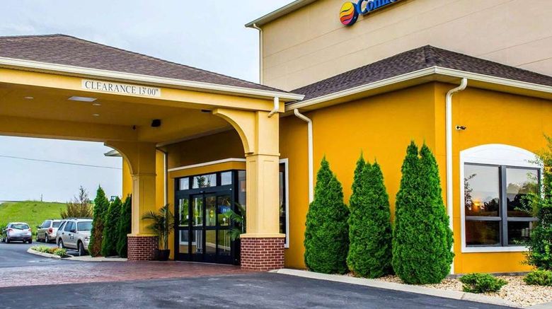 <b>Comfort Inn & Suites Exterior</b>. Images powered by <a href="https://iceportal.shijigroup.com/" title="IcePortal" target="_blank">IcePortal</a>.