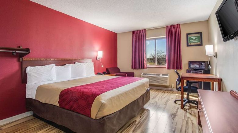 <b>Econo Lodge Shelbyville Room</b>. Images powered by <a href="https://iceportal.shijigroup.com/" title="IcePortal" target="_blank">IcePortal</a>.