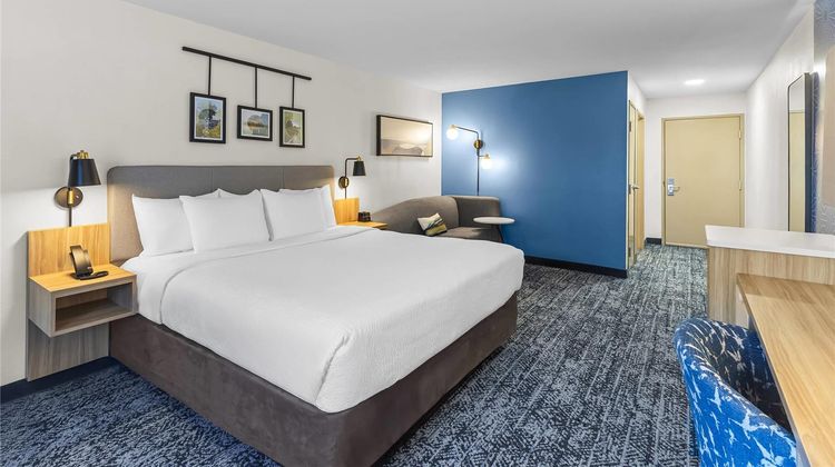 Sleep Inn and Suites Fort Campbell Suite
