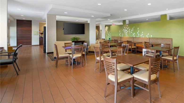 <b>Sleep Inn & Suites Columbia Restaurant</b>. Images powered by <a href="https://iceportal.shijigroup.com/" title="IcePortal" target="_blank">IcePortal</a>.