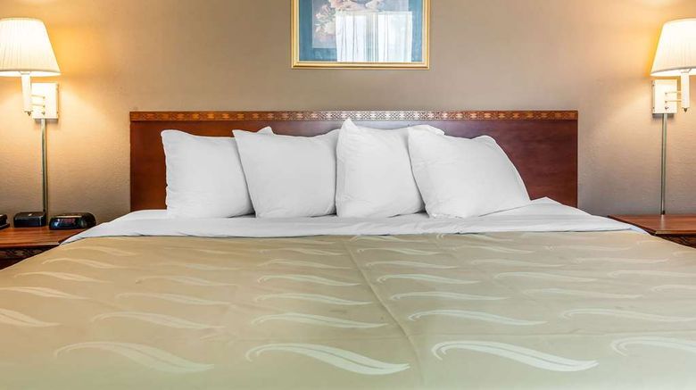 <b>Quality Inn & Suites Suite</b>. Images powered by <a href="https://iceportal.shijigroup.com/" title="IcePortal" target="_blank">IcePortal</a>.
