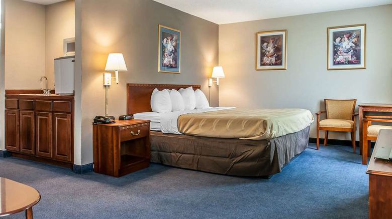 <b>Quality Inn & Suites Suite</b>. Images powered by <a href="https://iceportal.shijigroup.com/" title="IcePortal" target="_blank">IcePortal</a>.