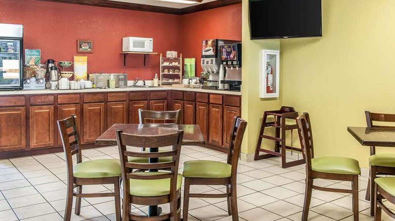 <b>Quality Inn & Suites Restaurant</b>. Images powered by <a href="https://iceportal.shijigroup.com/" title="IcePortal" target="_blank">IcePortal</a>.