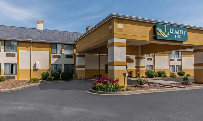 Quality Inn & Suites Exterior