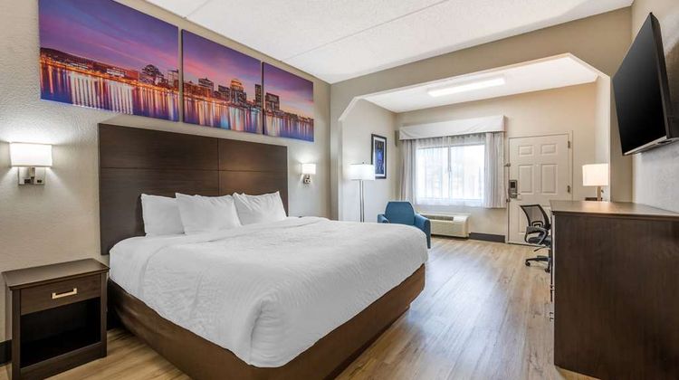 Clarion Pointe Louisville East Room