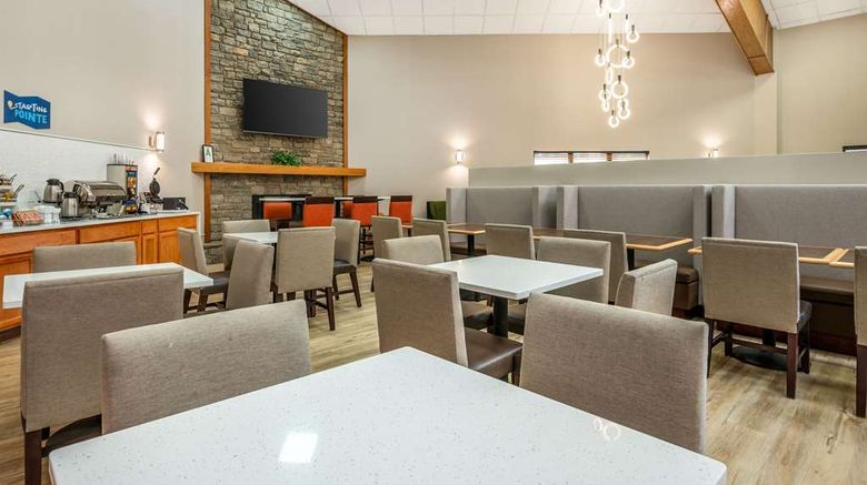 <b>Clarion Pointe Louisville East Restaurant</b>. Images powered by <a href="https://iceportal.shijigroup.com/" title="IcePortal" target="_blank">IcePortal</a>.