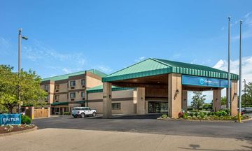 Clarion Pointe Louisville East