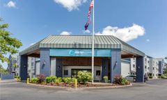 Clarion Pointe Louisville East