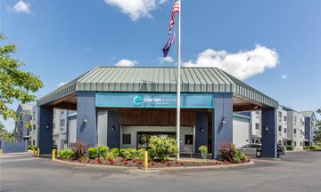 Clarion Pointe Louisville East